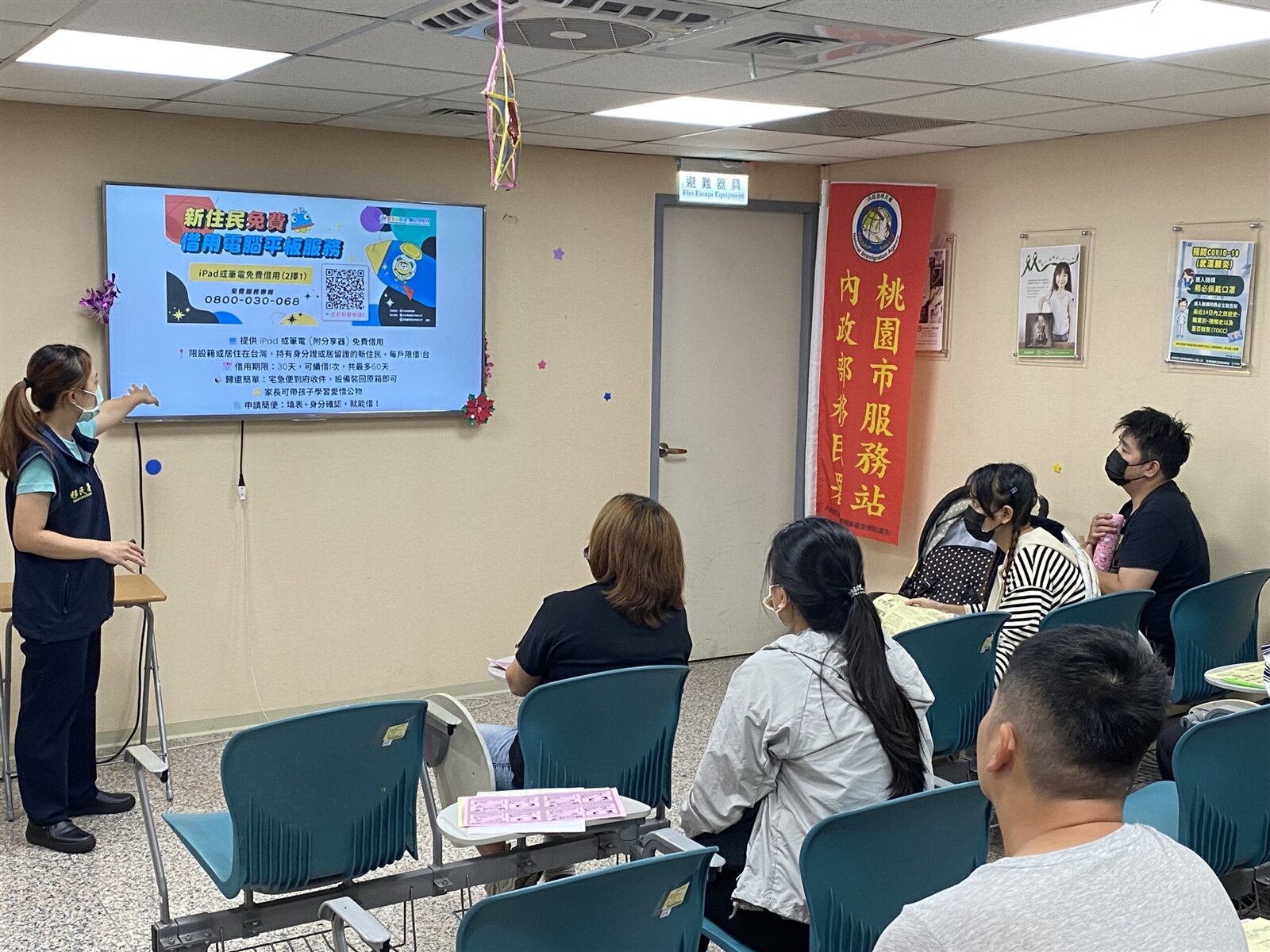 移民署有提供新住民免費借用平板電腦或筆電服務,凡持有身分證或居留證的新住民可免費借用iPad或筆電。圖:桃園市服務站提供