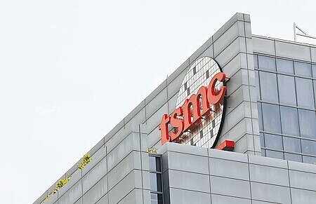 台積電今年3月宣布加碼美國1650億美元投資,立委萬美玲表示,延攬外國專業人才之際,台灣也要防止人才外流。(本報資料照片)