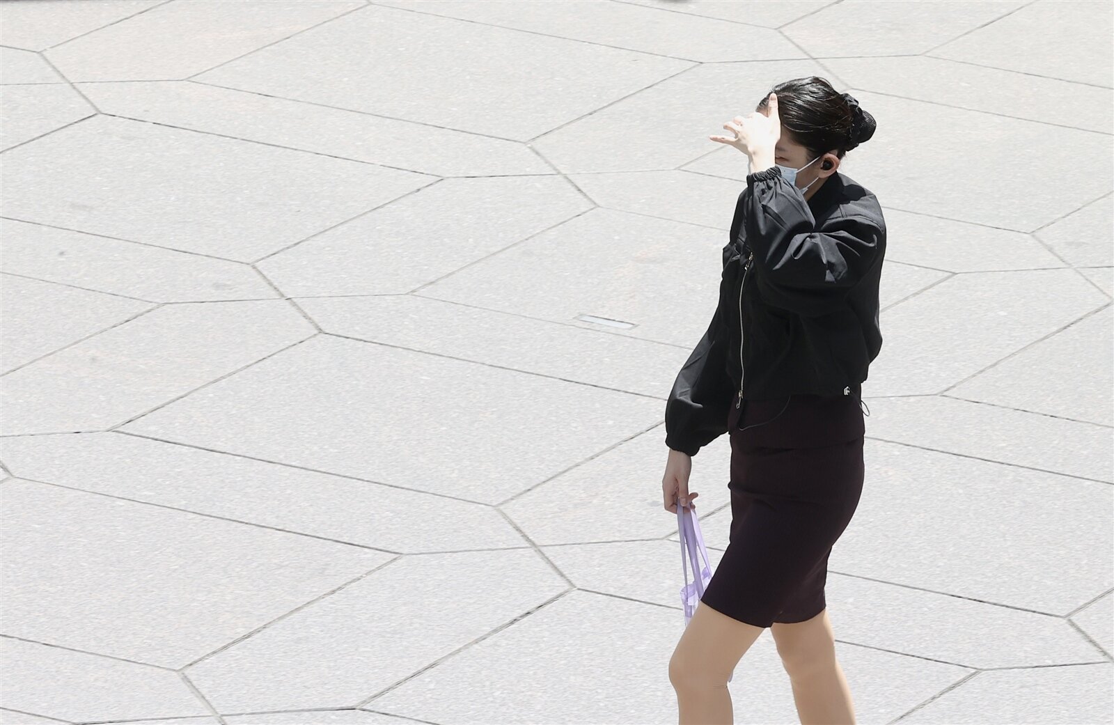 今天各地晴時多雲,天氣偏熱,注意防曬、防中暑。本報資料照片