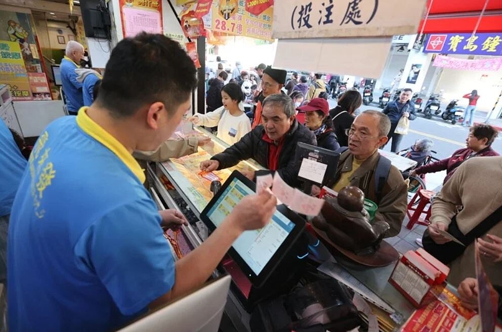 威力彩頭獎連槓32期,今晚開獎,頭獎獎金預估上看14億元。報系資料照