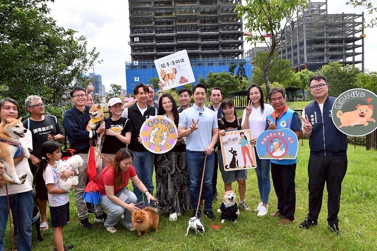南港狗狗專屬活動區啟用 北市今年再增萬華、松山、內湖3毛孩空間 北市第21處狗狗專屬活動區啟用。圖/台北市政府提供