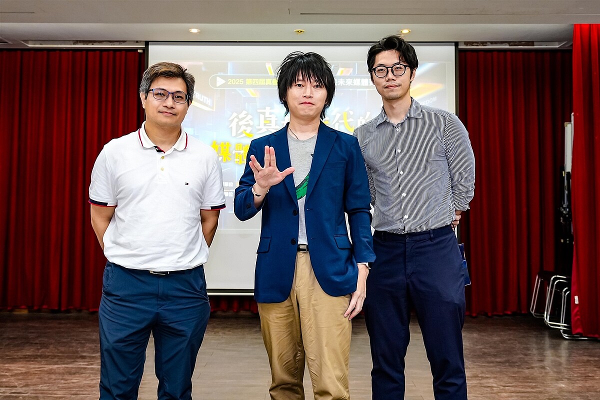 今年分組競賽特邀東森新媒體擔任命題企業,由東森新媒體研發中心協理吳思宏(圖左)和資深記者唐鎮宇(圖中)、三立新聞台主播鄧嵐(圖右)擔任評審。圖/永慶房產集團提供