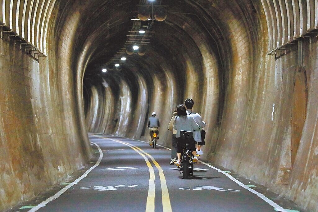 台中市后豐鐵馬道是全台知名的自行車旅遊景點,沿途的9號隧道距今已有百年歷史。(台中市觀旅局提供/陳淑娥台中傳真)