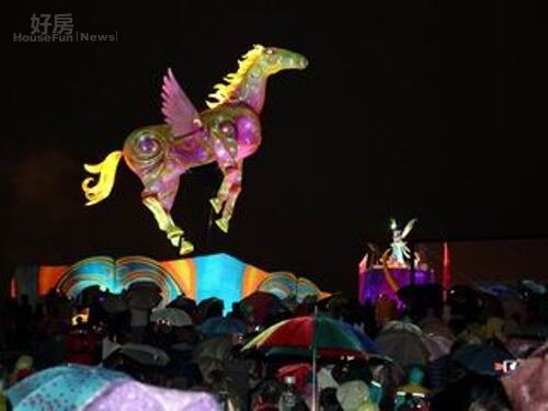 2014中臺灣元宵燈會開幕主燈飛馬秀。