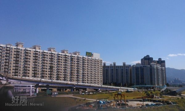 1.「湯泉」社區腹地廣大,依建造時間可分為四期。