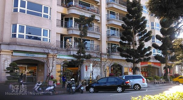 4.社區一樓商店林立,滿足基本採買需求。