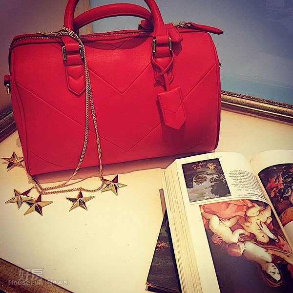 6.商品搭配原文書籍，展現濃濃文藝氣息。