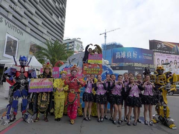 高雄元宵提燈踩街 中華五福路圓環封街