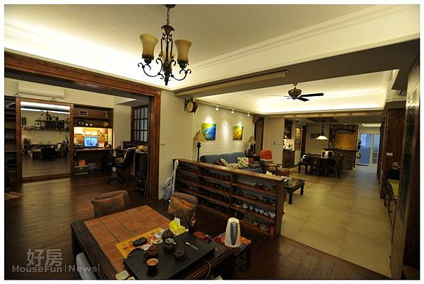 
6.男主人的書房與起居間，櫃子裡收藏了許多茶具，是他與好友品茗聊天的專屬空間。