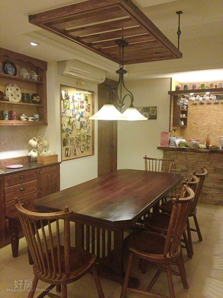 
8. 夫妻倆最喜愛的2公尺的原木餐桌，是親友歡樂聚餐的好所在。