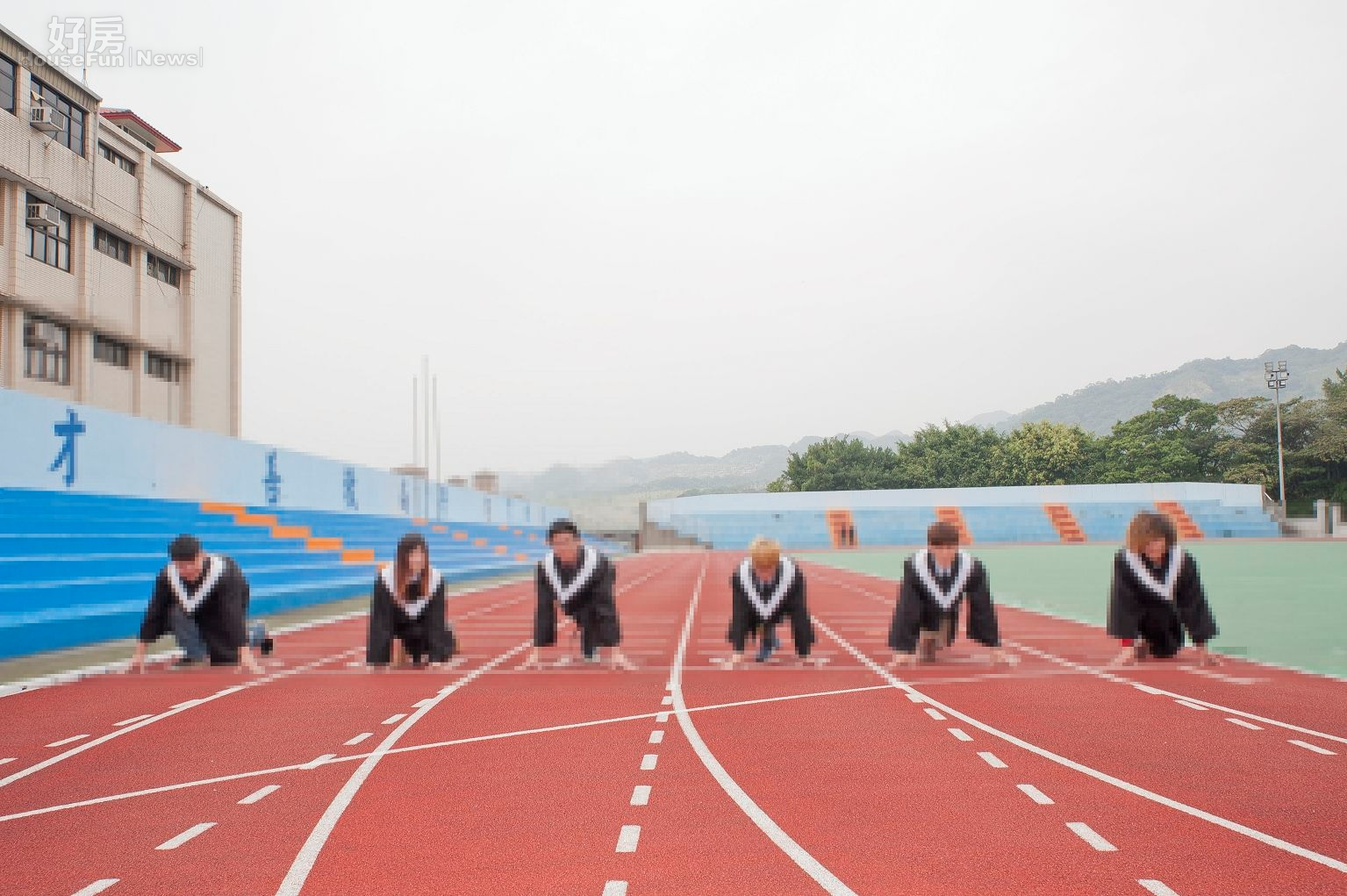 大學畢業照,照片已做特殊處理。(好房News記者 陳韋帆/攝影)