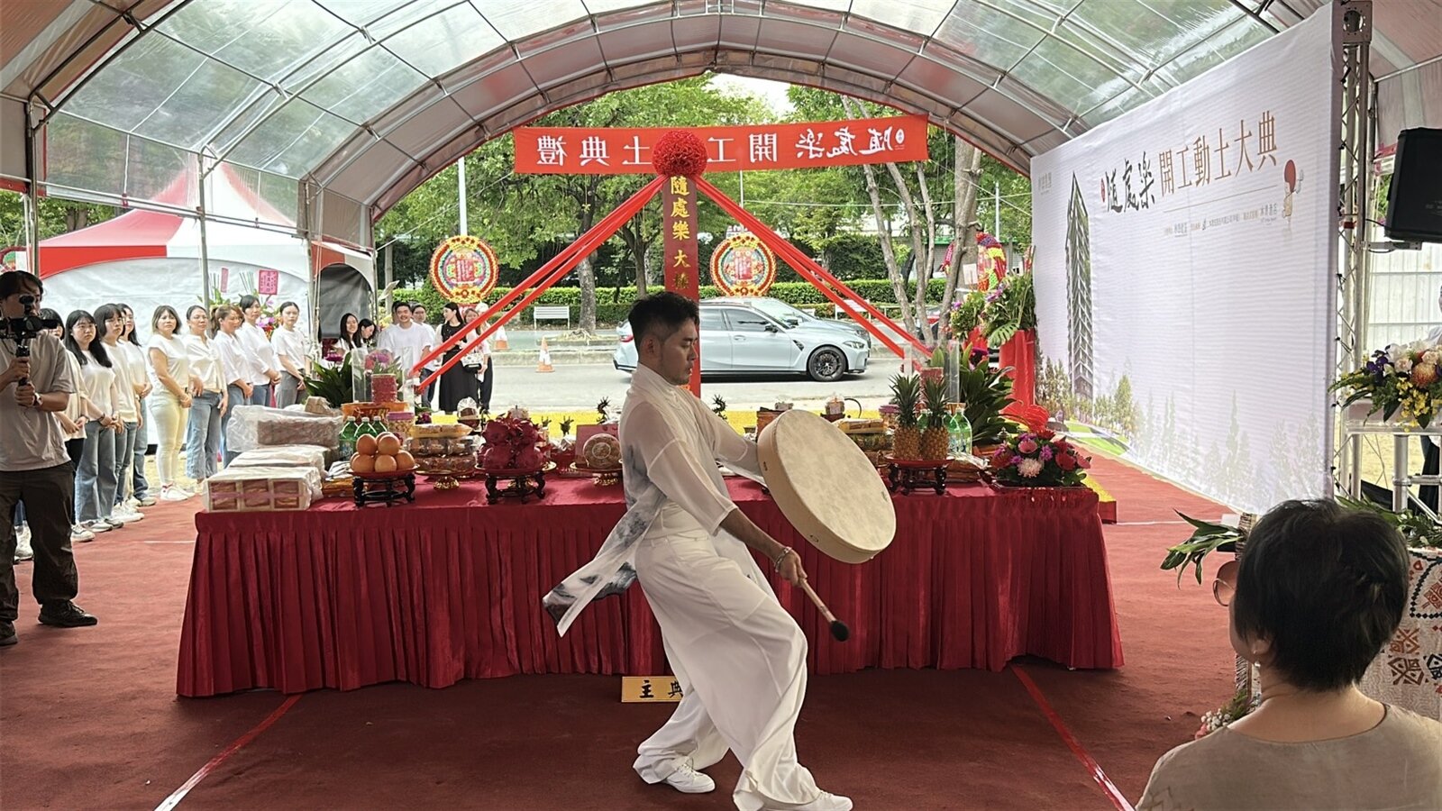 動土典禮邀請藝術家蘇敬惇表演。記者魯永明／攝影 