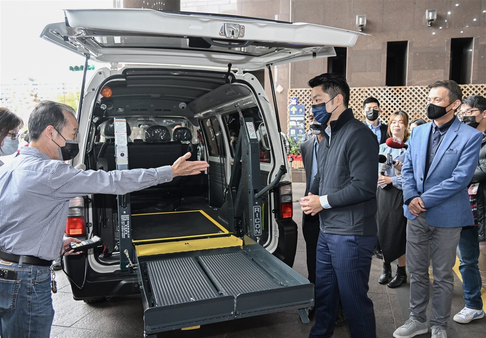 北市復康巴士共計328輛，每輛每個月的服務量能約5萬趟。本報資料照片 