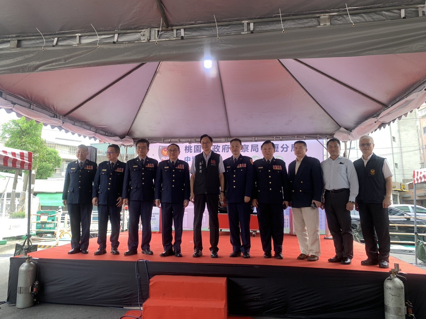 桃園市中壢警分局中壢派出所移至中興巷公辦都更社宅1至3樓,歷經3年半規畫與施工,今年5月10日進駐服務,成為桃園首座與社會住宅共構的警察機關。記者翁唯真/攝影