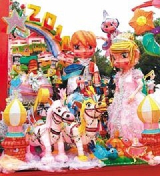 2014台灣燈會點燈適逢情人節,許多主題花燈也以情人為構思,相當浪漫。(記者張念慈/攝影)