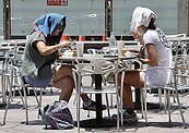 午後大雷雨恐冰雹！專家：下周颱風機率4成「路徑像天女散花」