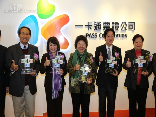 年底前持「一卡通」搭公車　基本票價免費