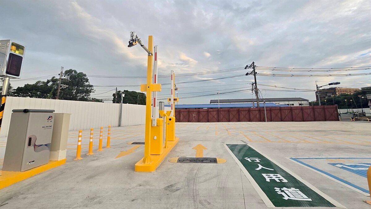 新莊區輔大站3號出口停車場。圖/新北市交通局提供
