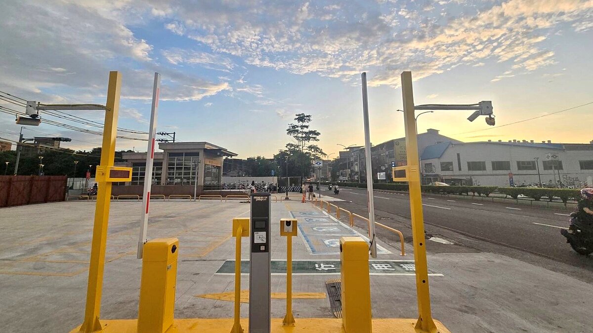 新莊區輔大站3號出口停車場。圖/新北市交通局提供