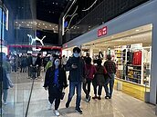 四大利空　百貨業陷五窮六絕