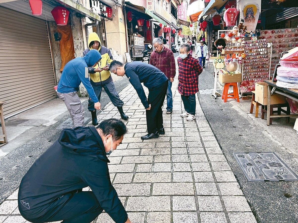 新北平溪區每3人就有1名長者,區公所逐步改善放大交通號誌,打造友善長者行的環境。圖/新北平溪區公所提供