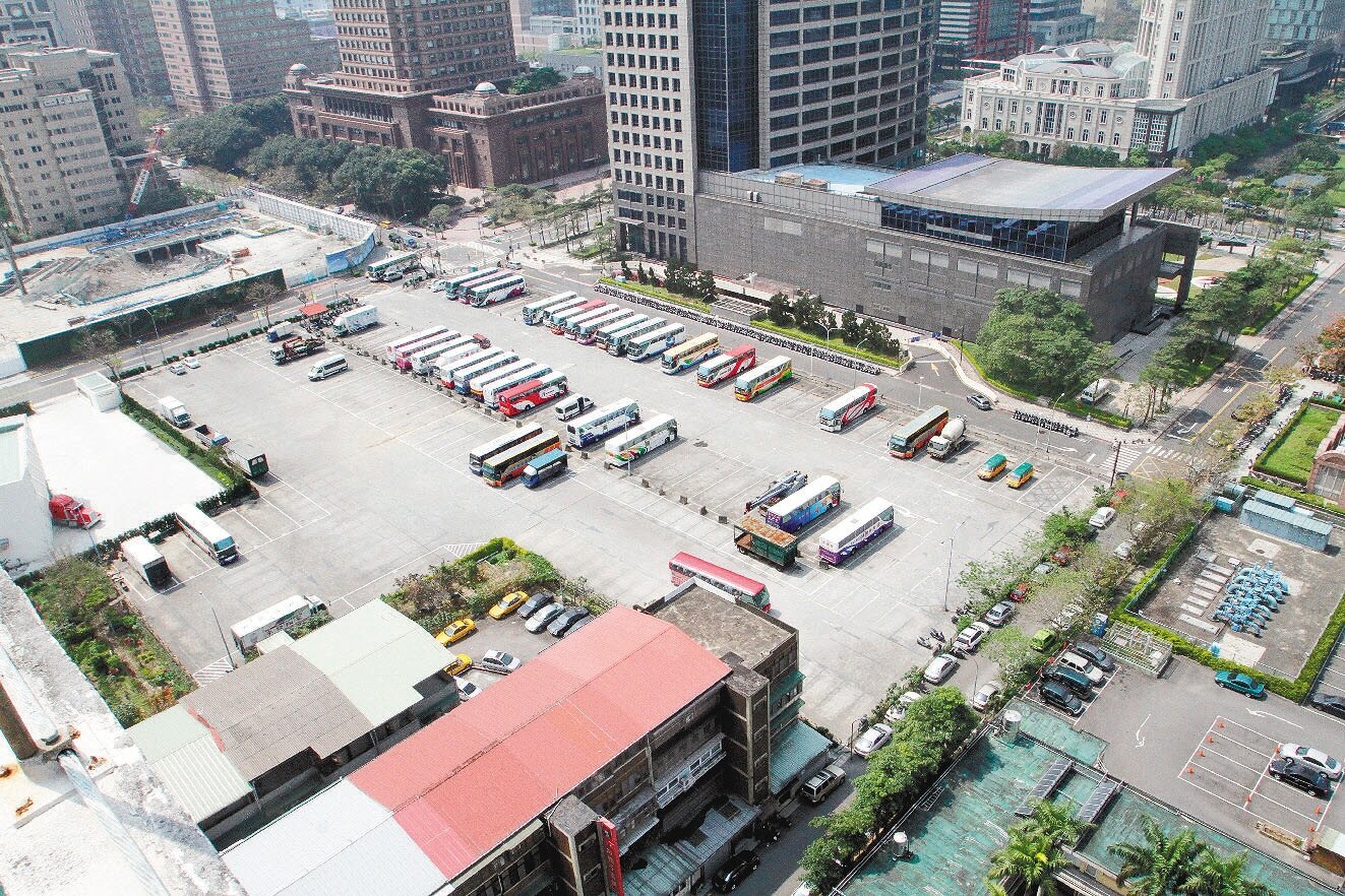 包括信義計畫區A25土地在內的地上權開發案,是政府今年要引導壽險業參與公建的主要標的。 記者蘇健忠/攝影