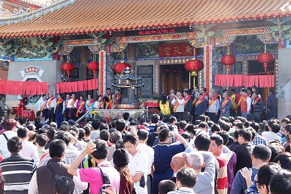 財神到! 員林廣天宮千人信眾接財神