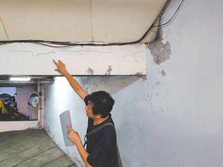 
高雄市觀海大廈遭住戶指控，管委會擅自將地下室梁柱切削、鑽孔，擔憂建物承重結構遭破壞。（任義宇攝）

