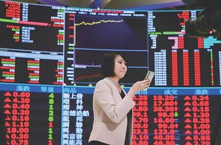 川普關稅政策反覆的陰影還未過,美伊又開戰,下半年投資變數再增。圖∕本報資料照片