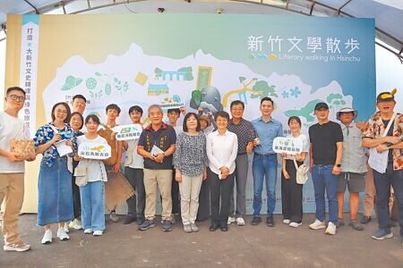 清華大學、采鈺科技及在地團體合作的「新竹文學散步」計畫已完成第1期5條路線的規畫與踏查,23日宣布啟動第2期5條新路線。(邱立雅攝)