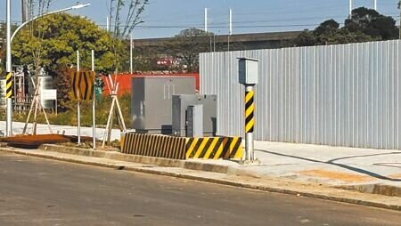 桃園航空城安置街廓水電工程預計6月底動工,未來住戶僅需負擔基地內管線費用,申請臨時水電將更省時省錢,重建時程有望加快。(姜霏攝)