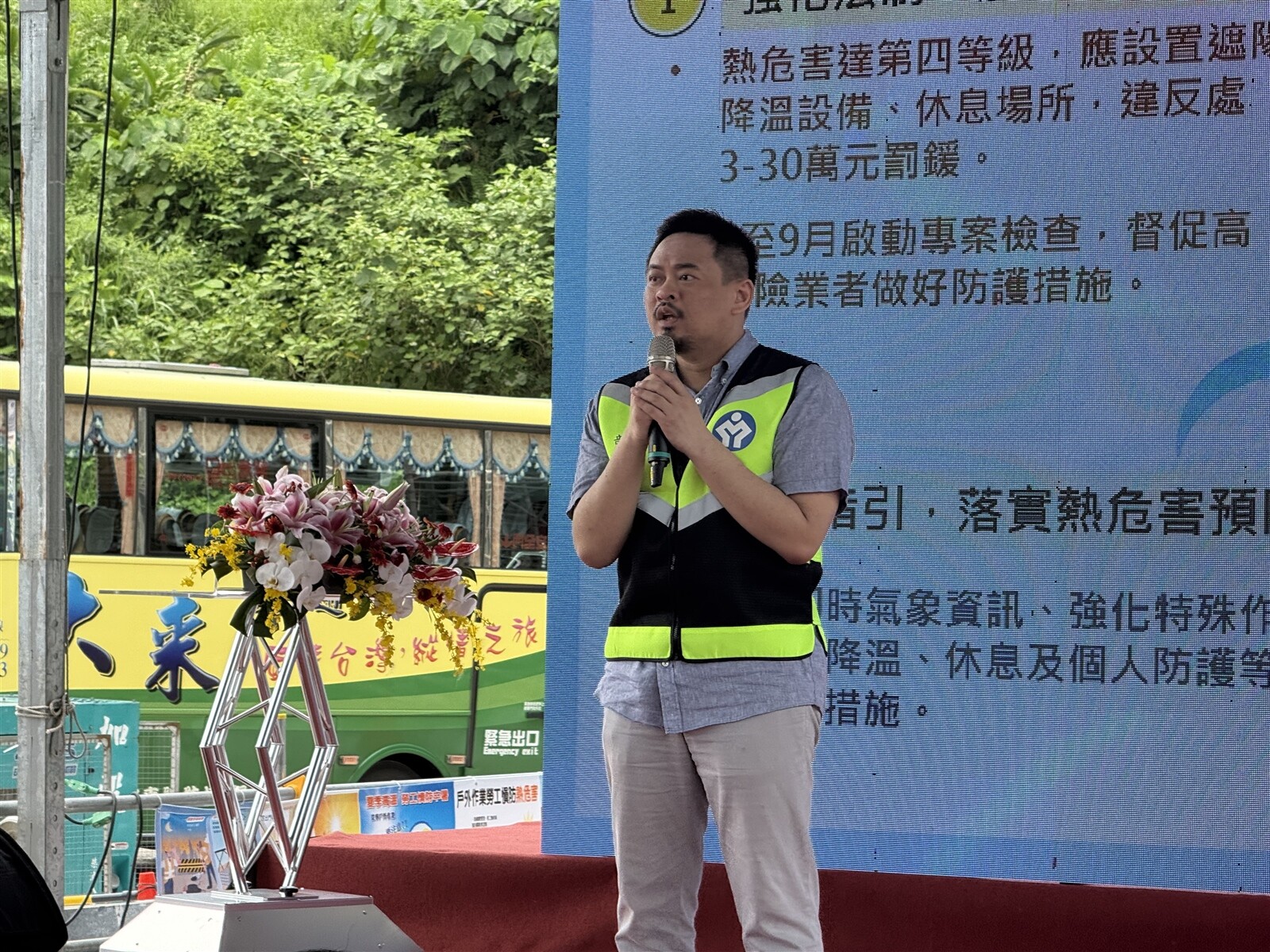 勞動部長洪申翰表示,目前面對熱危害風險,勞動部仍以「分眾保護」為主軸,針對不同職場風險採取差異化防護,而非全面性放假。記者張策/攝影