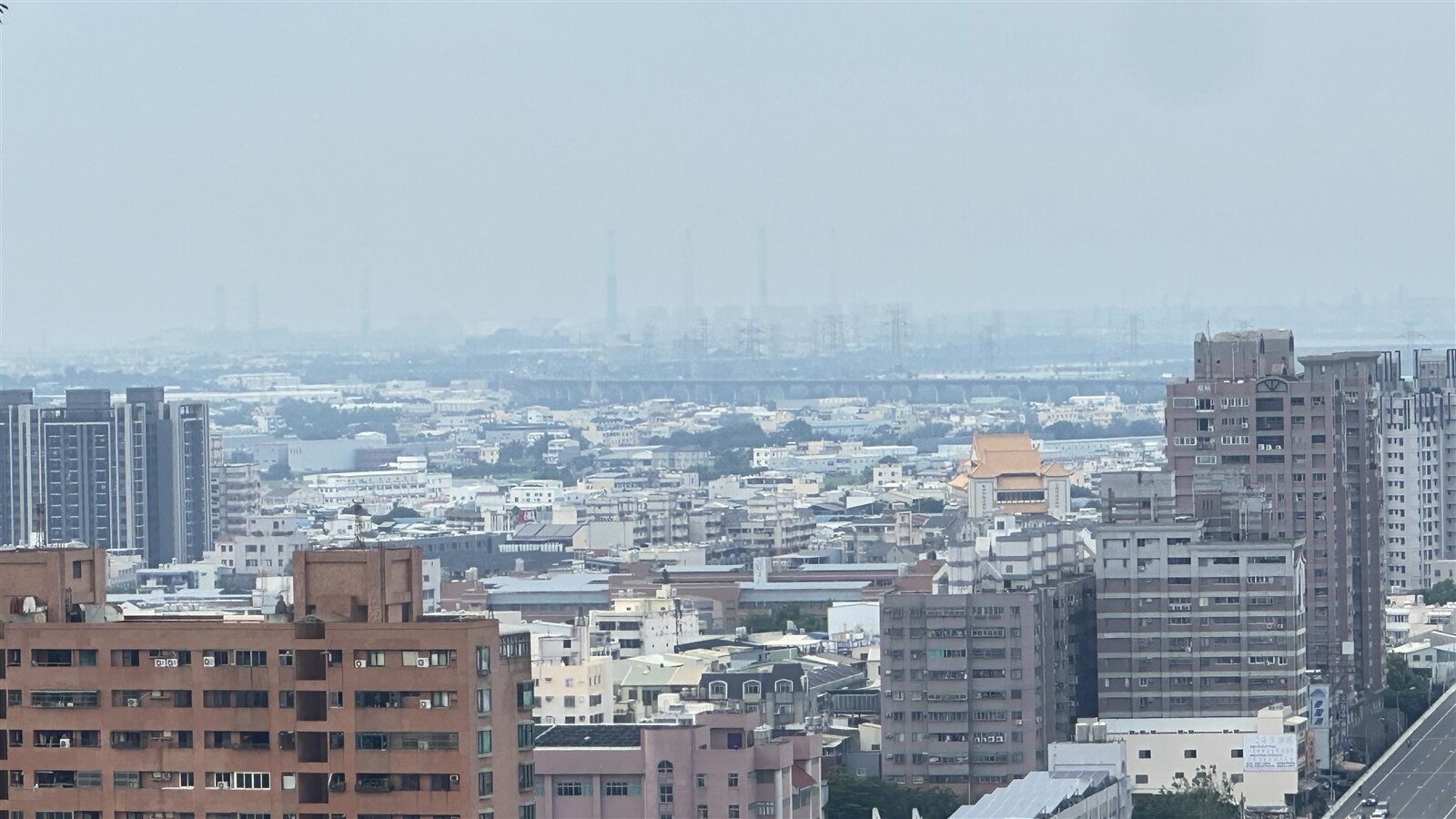 彰化縣政府與所轄8個地政事務所合作,利用免費的Google Maps加值功能研究開發「彰化縣預售屋地圖」(網址:https://reurl.cc/nqeG21),即日起上線,開放民眾查詢使用。記者劉明岩/攝影