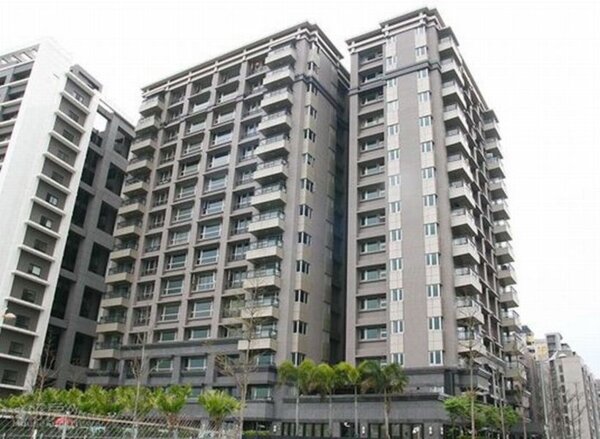 
2台北市內湖五期重劃區的「名人賞」豪宅是徐乃麟最新投資的房地產。