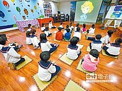 周三下課後　到圖書館看動漫