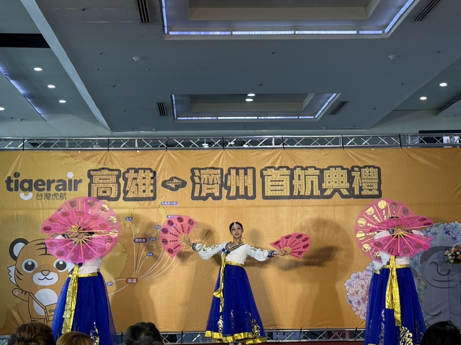 台灣虎航高雄飛濟州航線今天下午在高雄國際機場舉行首航慶祝儀式。記者石秀華／攝影 