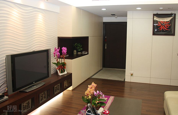 3.舊屋翻新視覺上以清爽耐看、簡單明亮為主,空間處理也是盡可能做到舒適寬敞、並兼顧安全性。