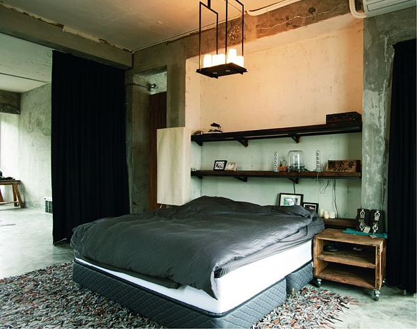 
2.主臥睡眠區，這張大床下也有附輪，隨時可改變床位。