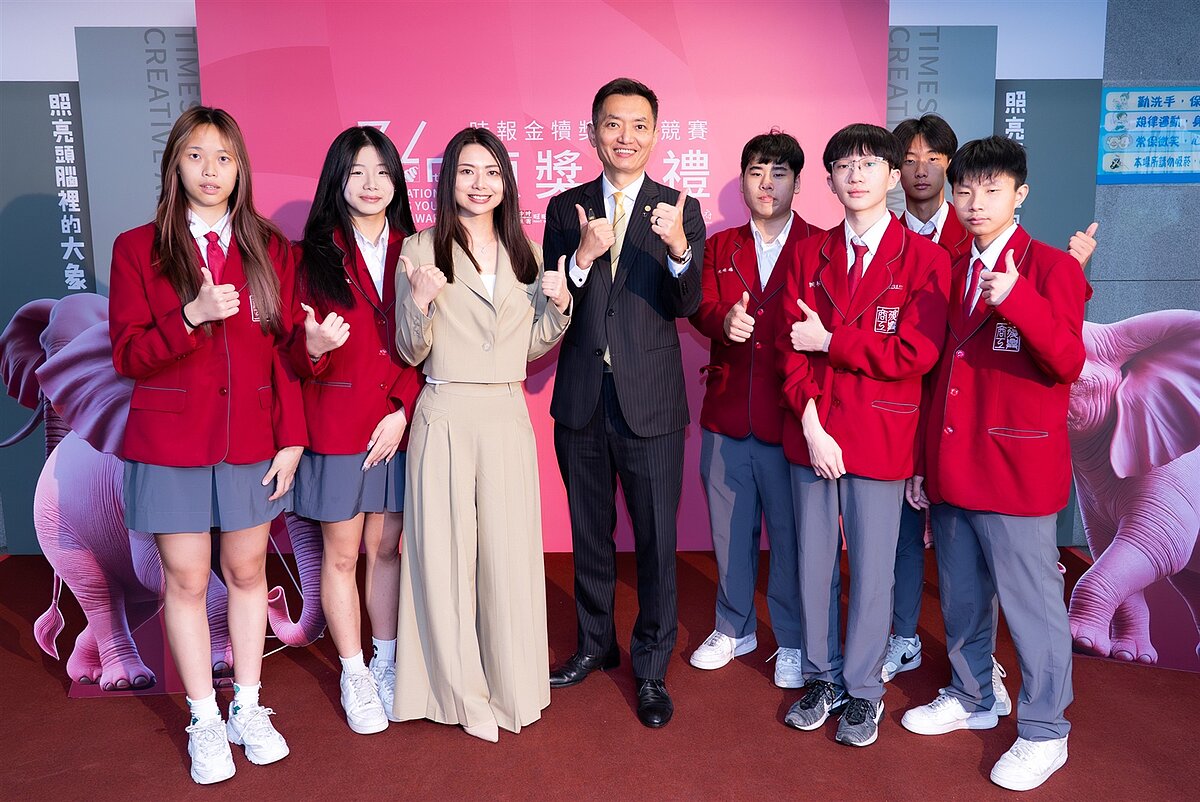 私立復興高級商工職業學校學生創作的《永慶，讓我穿上新的人生》榮獲永慶房屋僱主品牌招募廣告設計獎-全球金獎。圖／永慶房產集團提供