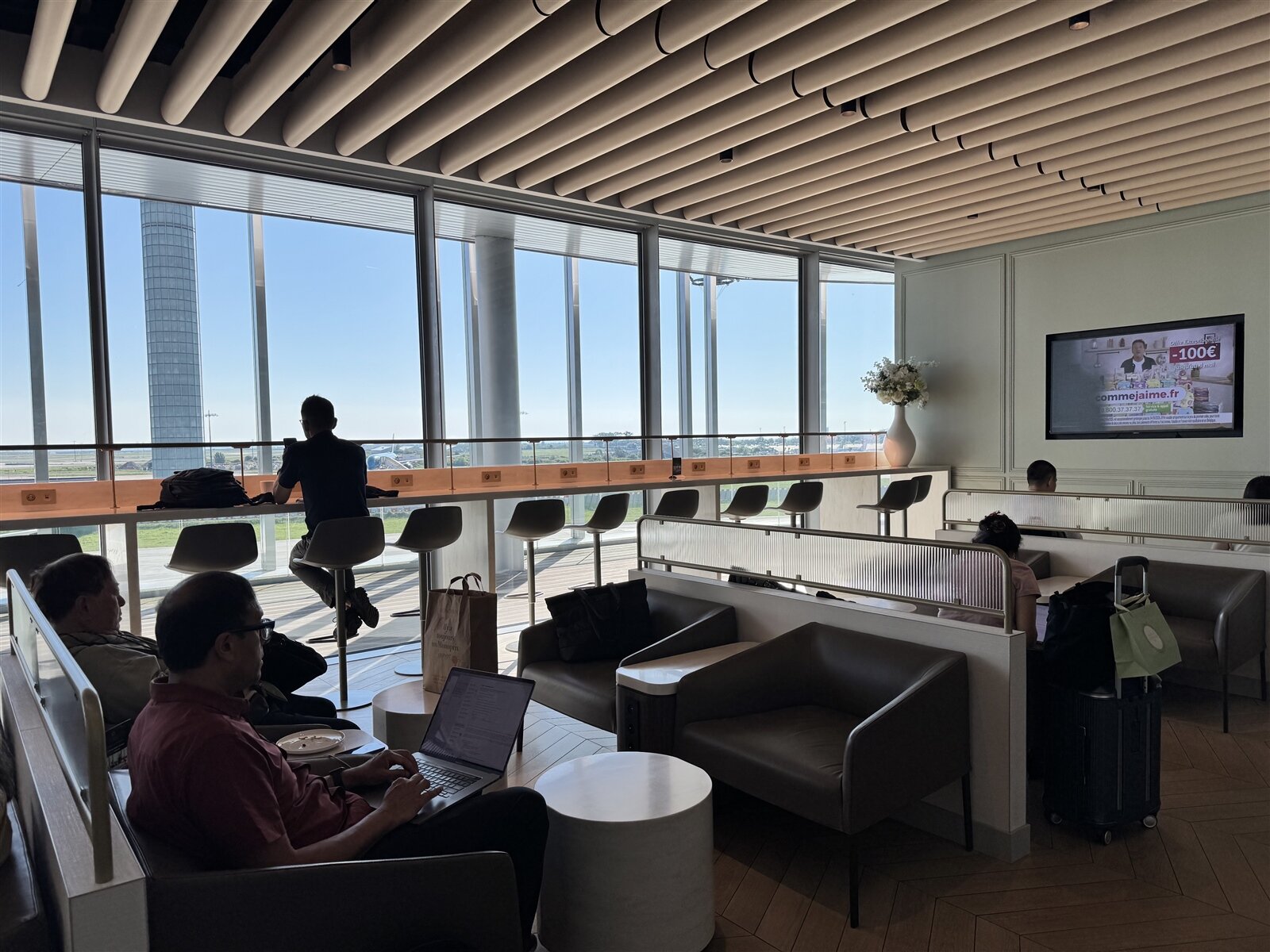 旅遊業者認為,優先選為、優先升等或使用貴賓室,都比優先登機的禮遇更實際。記者羅建怡/攝影