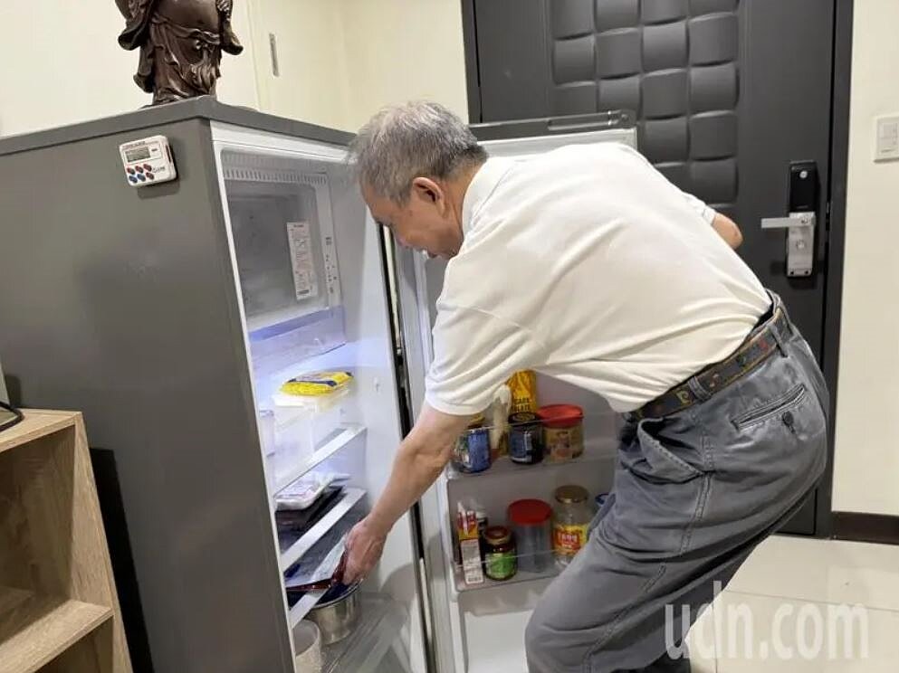 78歲的闕國棟三餐都自己解決,飲食相當養生。記者張策/攝影