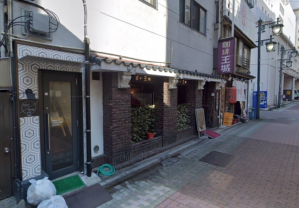 位於東京上野阿美橫町的知名老派咖啡店「珈琲王城」，日前因店內廁所遭異物堵塞導致逆流，不得不緊急停業修繕。圖／Google Map