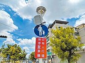 高雄路口探照燈刺眼　將換裝路燈