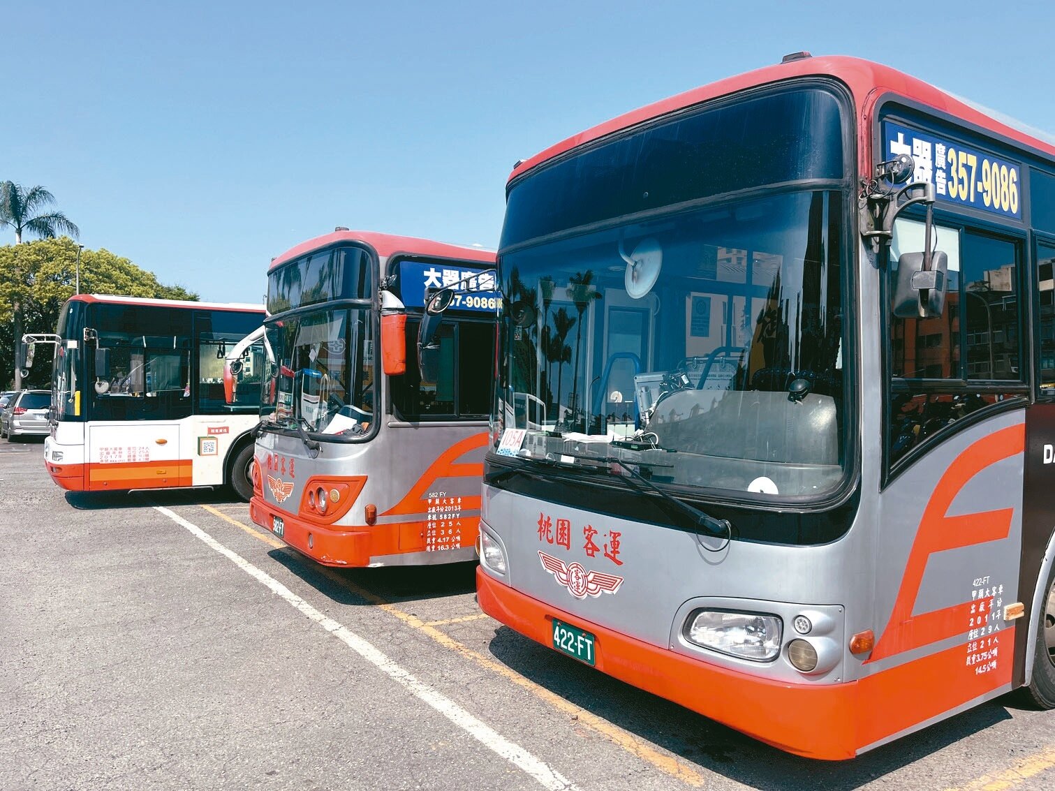 桃園市交通局檢視桃園區公車,發現部分路線重疊性高,將其中5條整併成4條,行駛路線、時間與停靠站點都略有改變。記者陳俊智/攝影