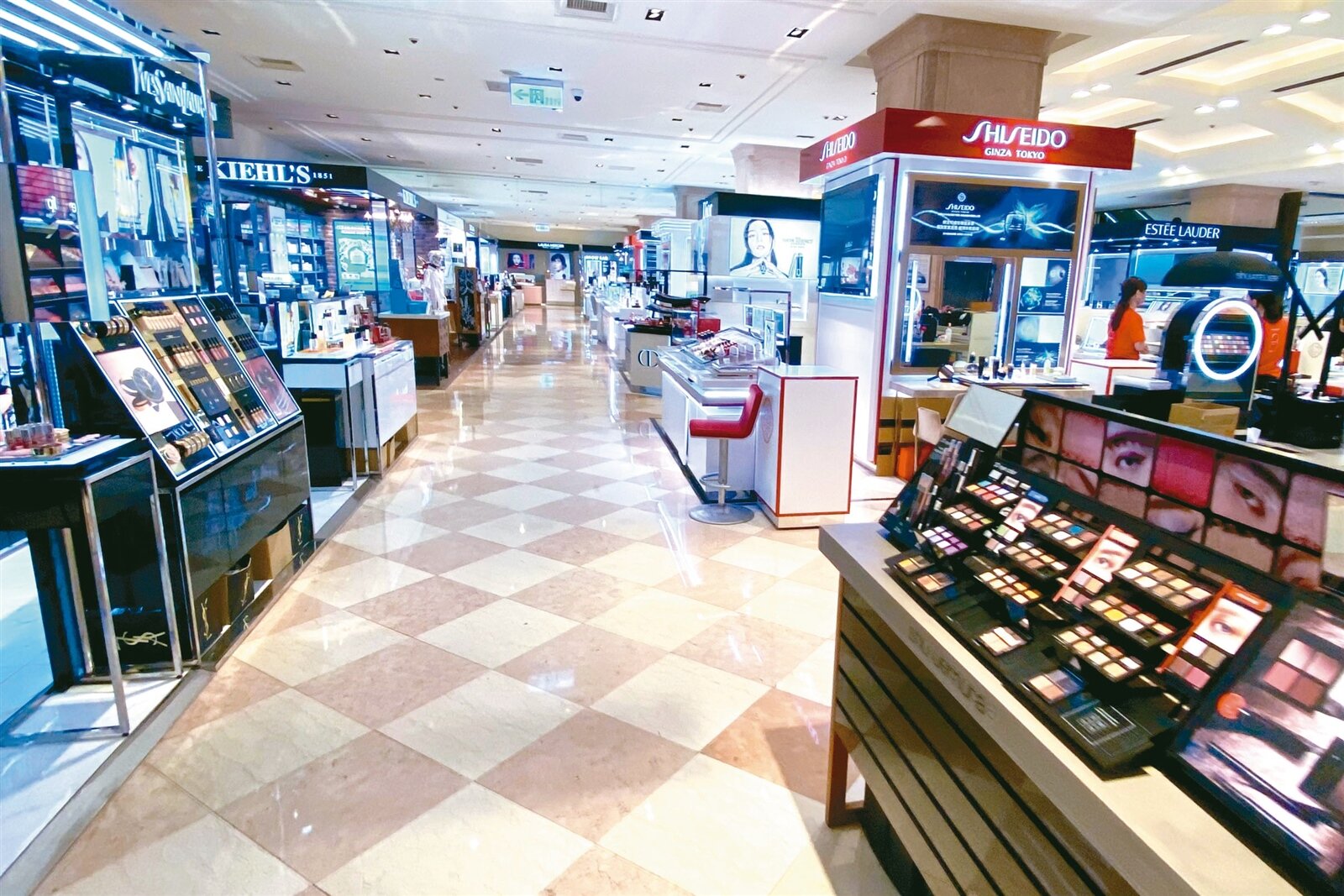 對等關稅宣布在即,再加上新台幣強升,學者認為,台灣經濟馬上就要面對前所未有的挑戰。圖/聯合報系資料照片