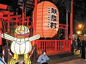 鐘樓變大燈飾　妖怪村「枯麻」迎賓