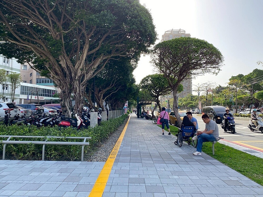 聯合醫院人行道拓寬改善。圖/城鄉發展局提供