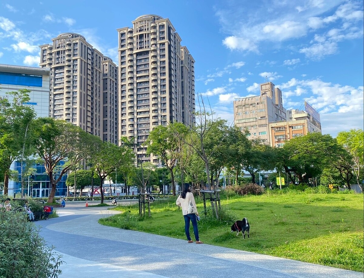 中山藝術公園草坪廣場。圖/城鄉發展局提供