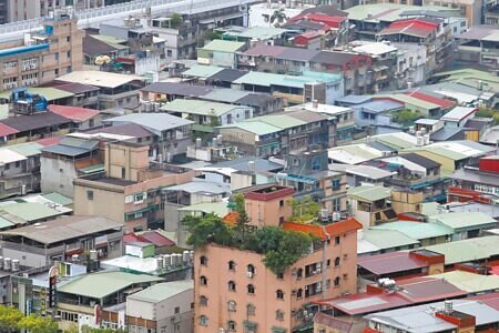 財政部國產署公告標售新一批都更宅,2新建案「忠孝詠吉」以及「比漾好境」底價皆在億元以下。圖為新北市住宅市容景觀。(本報資料照片)
