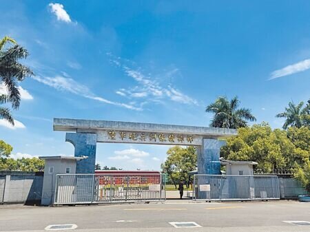 永康砲校終於要搬家了,原址將規畫作為永康創意設計園區,其中占地15公頃公園綠地,是永康最後1處公有土地大型公園,地方期盼「留白」。(曹婷婷攝)